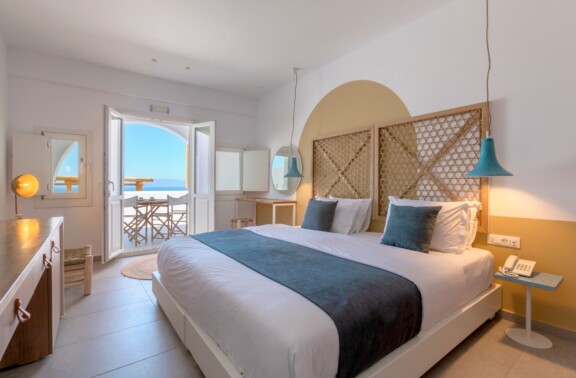 pool front sea view rooms