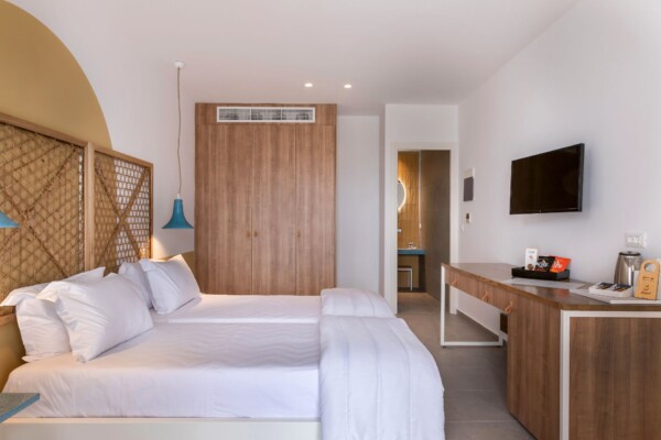 Pool Front Sea View Room Bedroom (21)