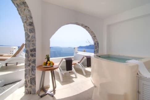 santorini hotels with private hot tub