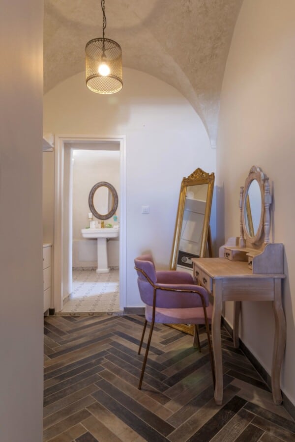 Belvedere 302 Walk-in Closet (2)