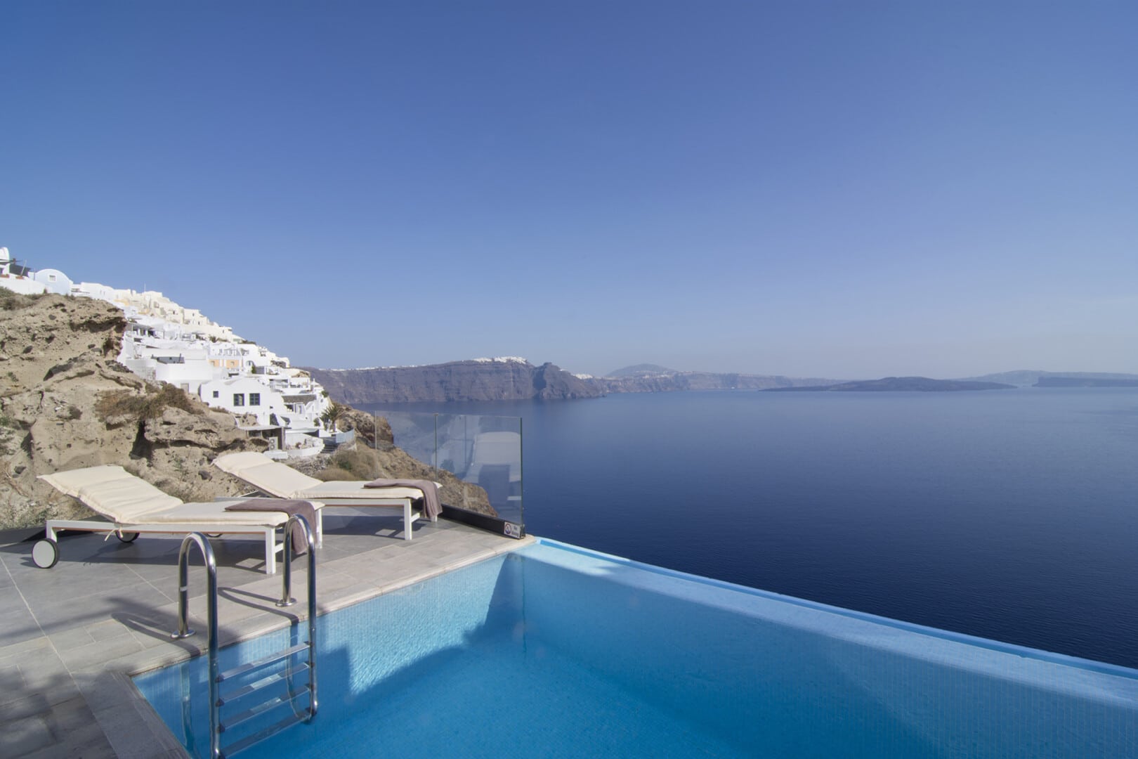 santorini infinity pool suites