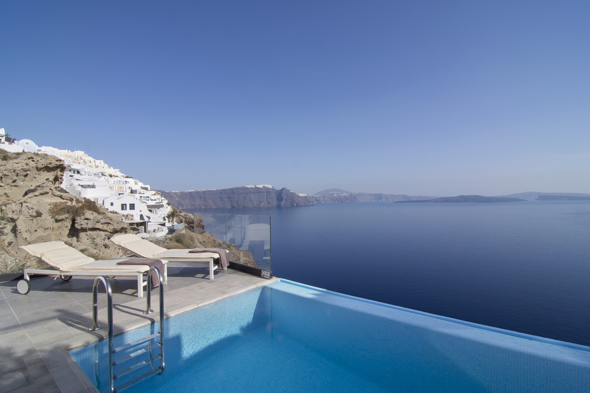 santorini infinity pool suites