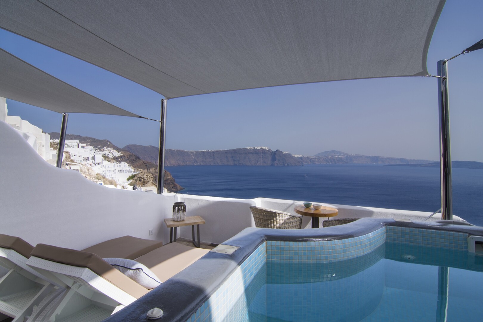 Suite in Santorini with Volcano View