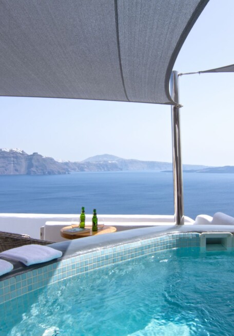 Suite in Santorini with Volcano View
