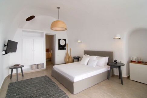 Absolute Bedroom 1