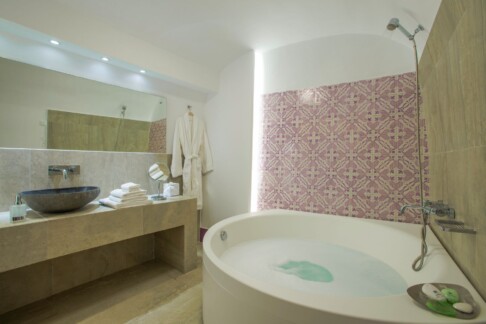 Premium Suite Bathroom (2)!