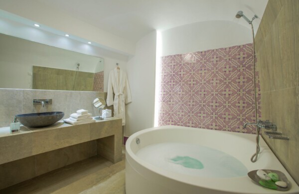 Premium Suite Bathroom (2)!