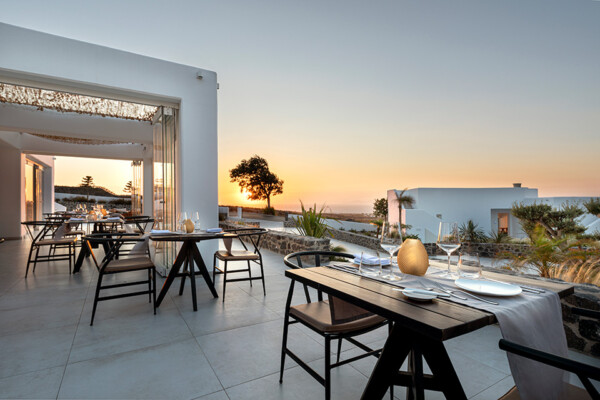 Santorini restaurants with a view