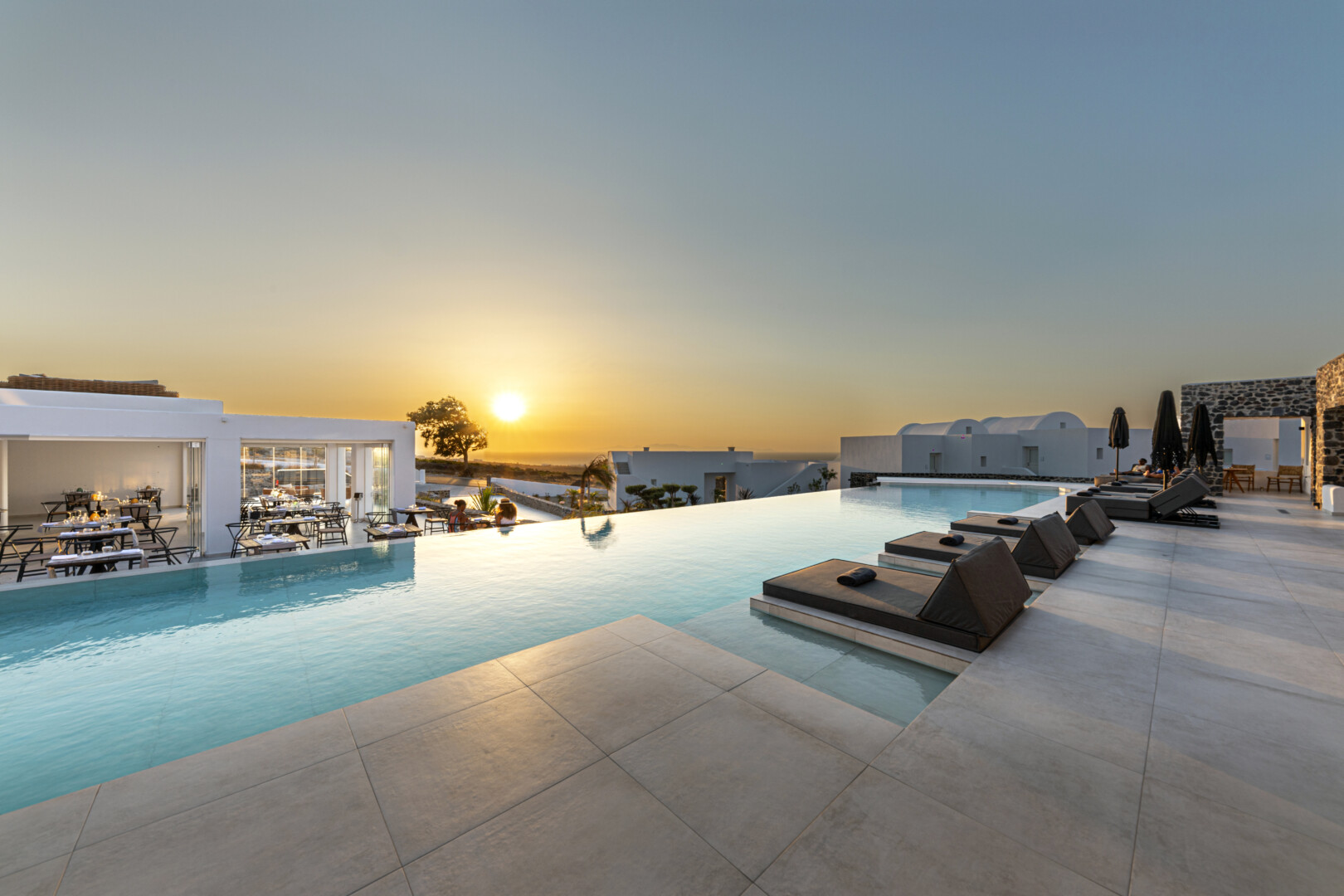 santorini luxury hotels