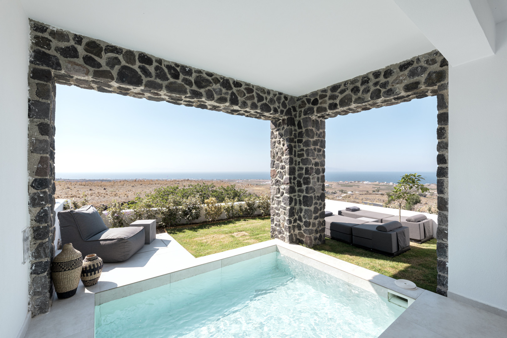 Plunge pool area