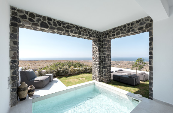 Plunge pool area